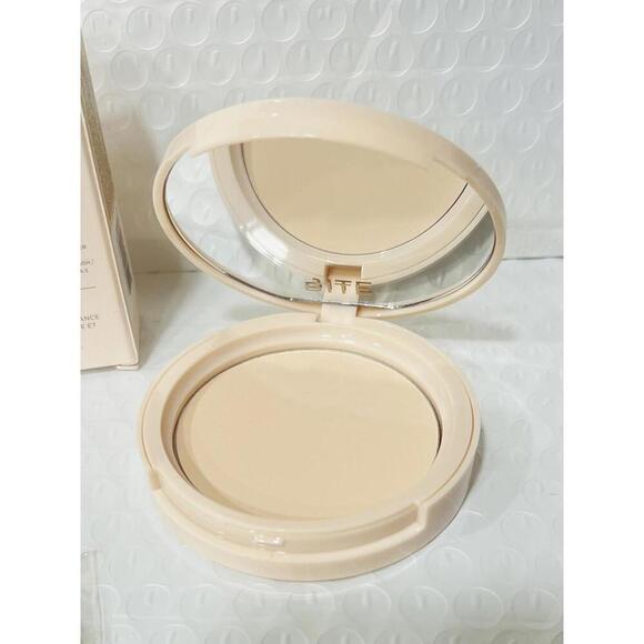 Bite Beauty Changemaker Flexible Coverage Pressed Powder — Light 2 NIB - Picture 4 of 6